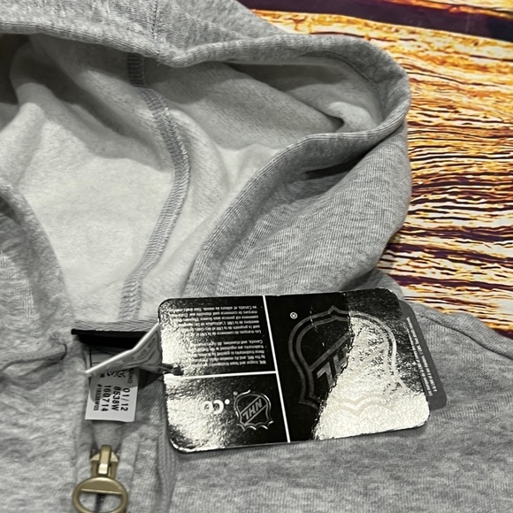 Boston Bruins NHL Hockey Hoodie Pullover Jumper Athletic Sweatshirt - Picture 4 of 6